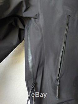 Arc'teryx LEAF Alpha LT Black Medium Gore-tex jacket Gen 2