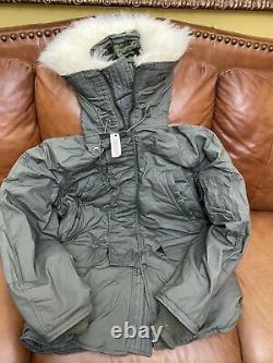 US. Military Issue Extreme Cold Weather N-3B Parka Jacket Coat Size Medium, New