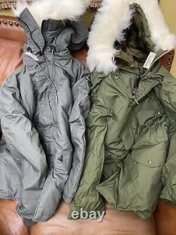 US. Military Issue Extreme Cold Weather N-3B Parka Jacket Coat Size Medium, New